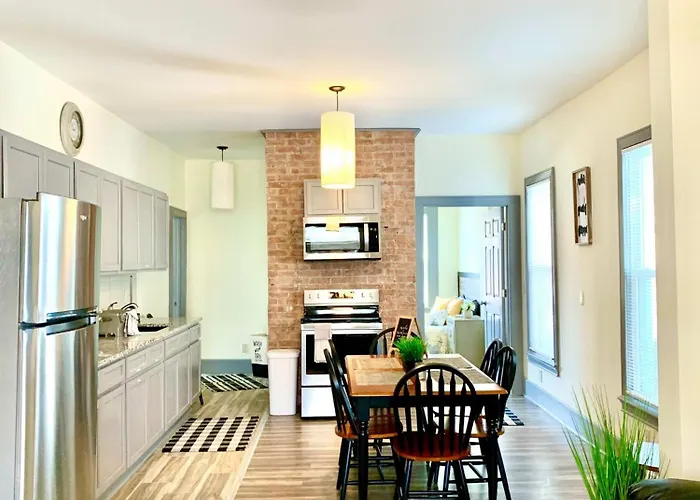 The Iron Scow: Niagara Falls Retreat with Private Yard